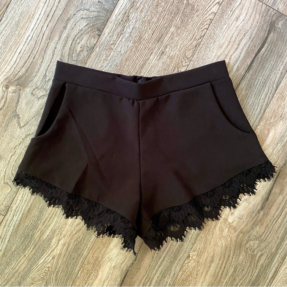Lace Trim Dress Shorts | S